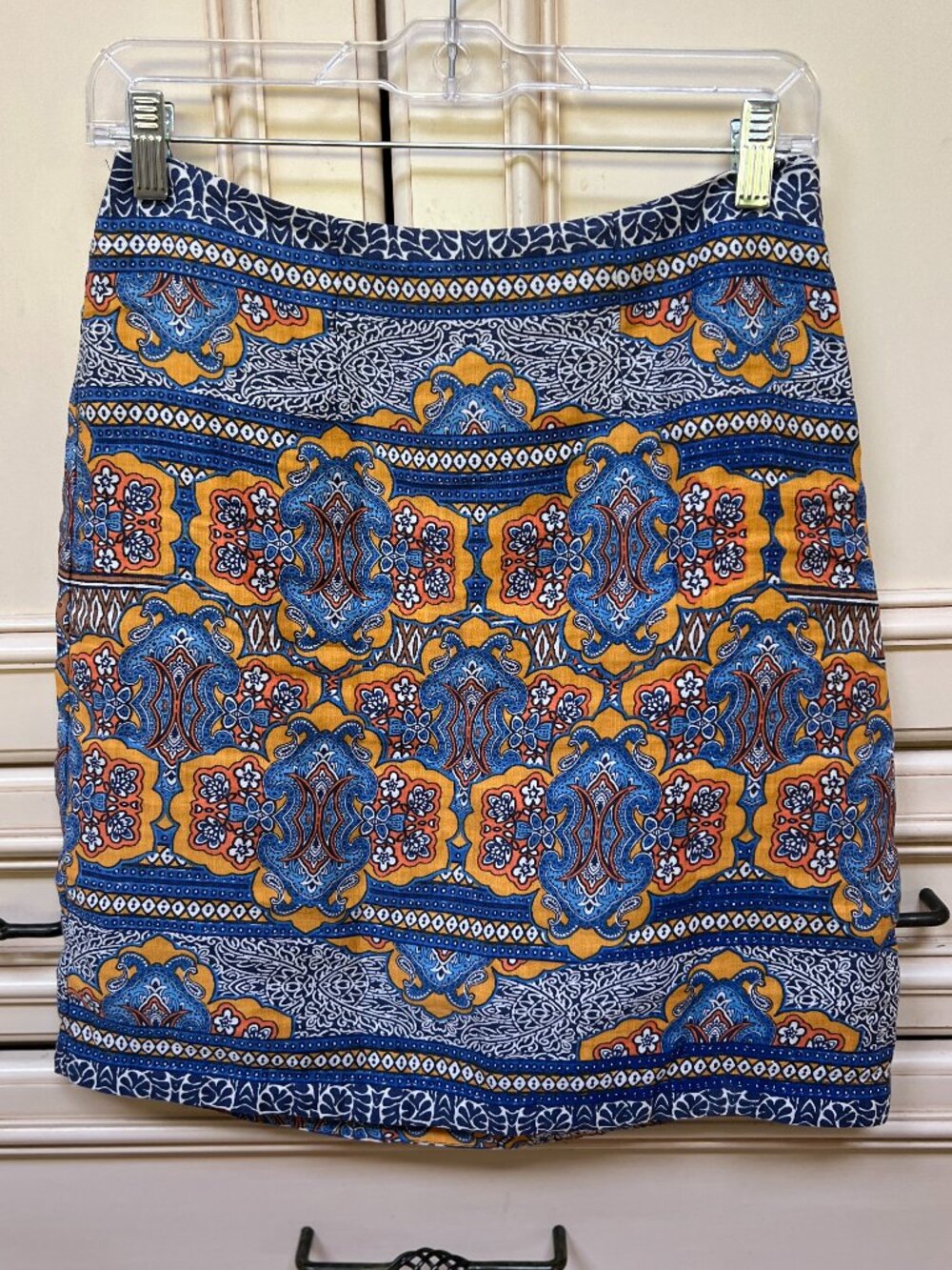 Tommy Bahama Skirt Size Small blues, golden yellows